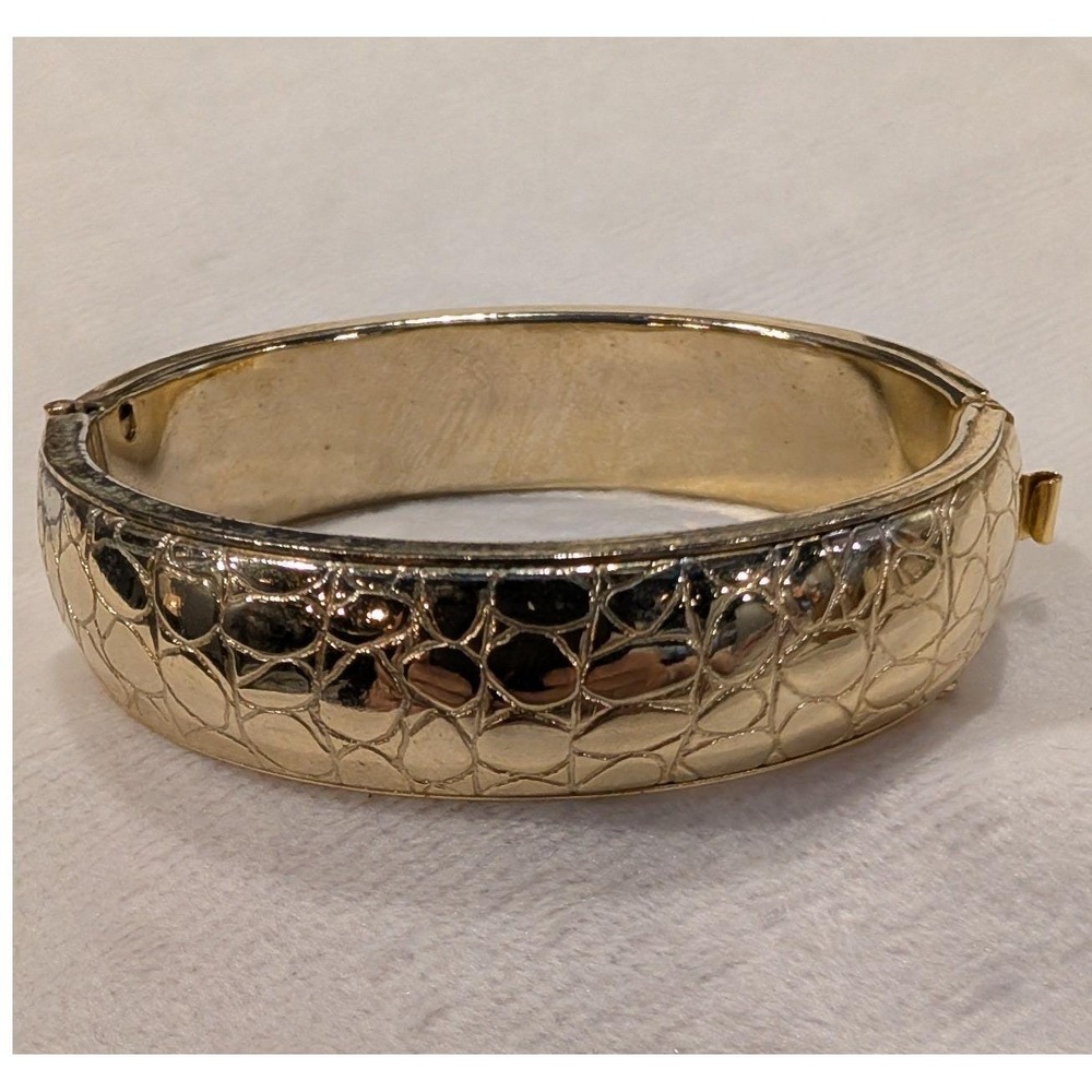 Vintage Gold Tone Crocodile Embossed Hinged Bangle Bracelet with Safety Chain